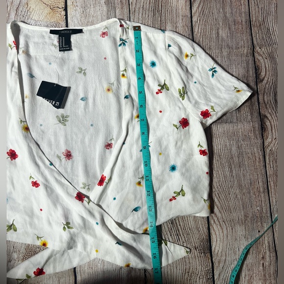 FOREVER 21 Tie Crop Top - Picture 4 of 8